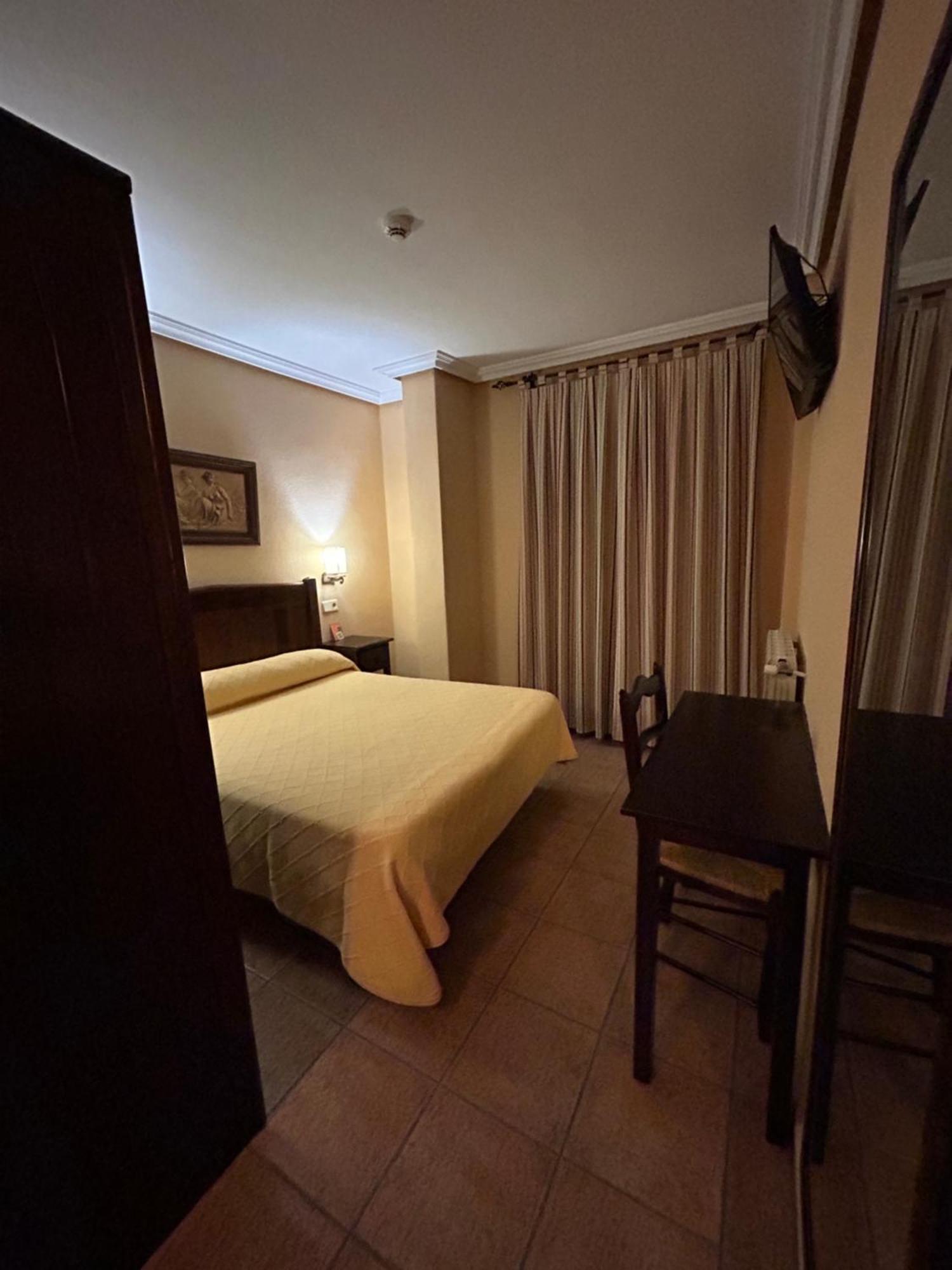 Hostal Restaurante Morote Cano Lezuza 外观 照片